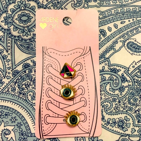 (FREE Add on) BNIP Ardene Girl Shoe Lace Charms - Picture 1 of 2